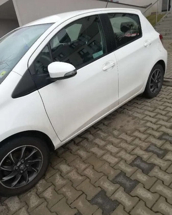 Toyota Yaris cena 28500 przebieg: 105500, rok produkcji 2014 z Szamotuły małe 29